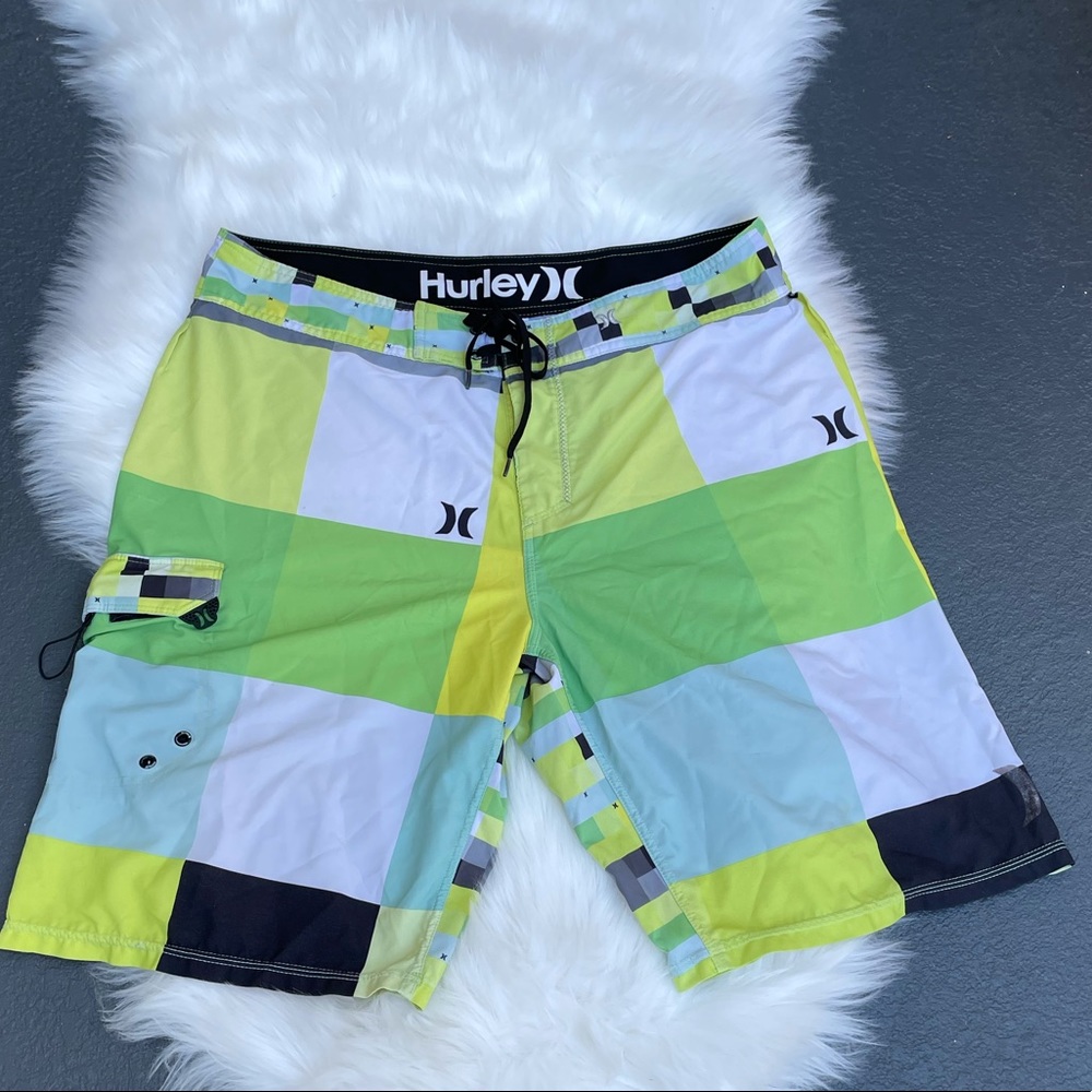 🔹 HURLEY PHANTOM SHORTS